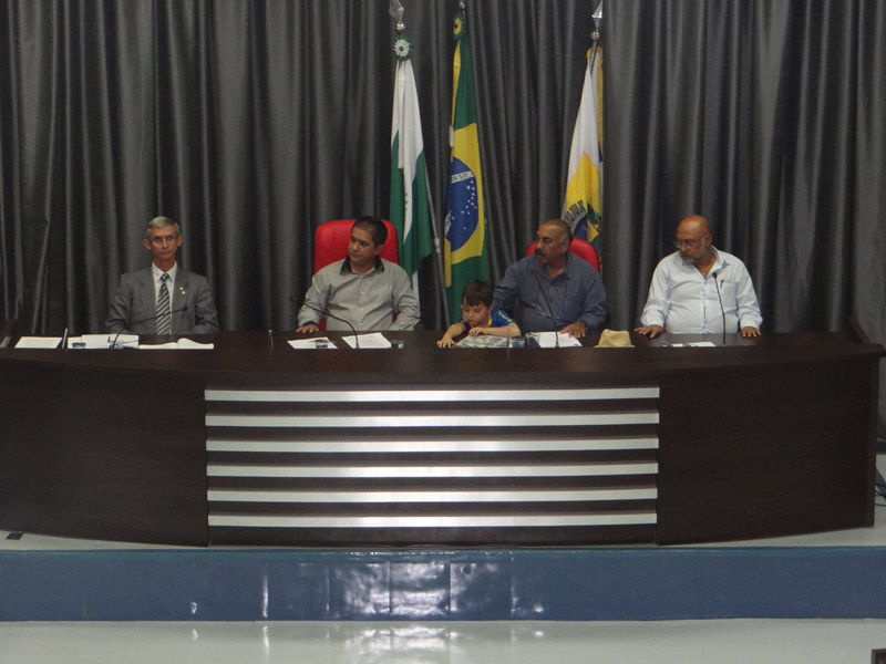   Agradecimentos e compromissos pautam a primeira sessão do ano