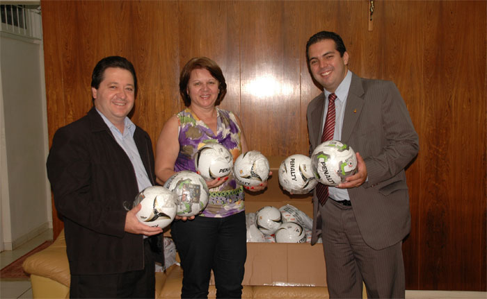 Alcides consegue material esportivo para Comander com Provopar