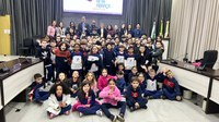 Alunos do Colégio Ágape visitam a Câmara Municipal de Apucarana
