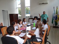 Alunos do Colégio Platão visitam Câmara de Apucarana