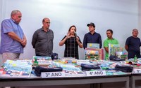 Apucarana apresenta material e uniforme escolar que serão utilizados no ano letivo de 2020