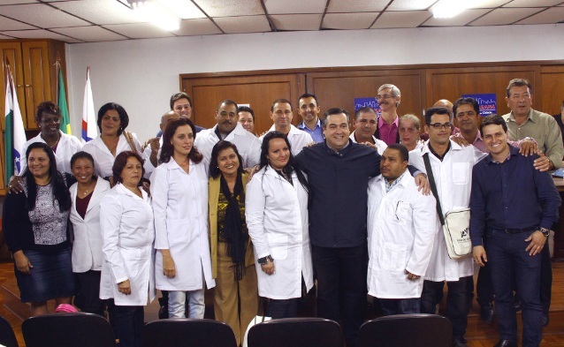 Apucarana faz acolhida oficial a médicos cubanos