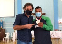 Atleta Giovane Vieira participa de Missa com o vereador Marcos da Vila Reis