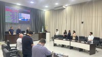 Câmara de Apucarana aprova projetos de lei, requerimentos e homenagens 