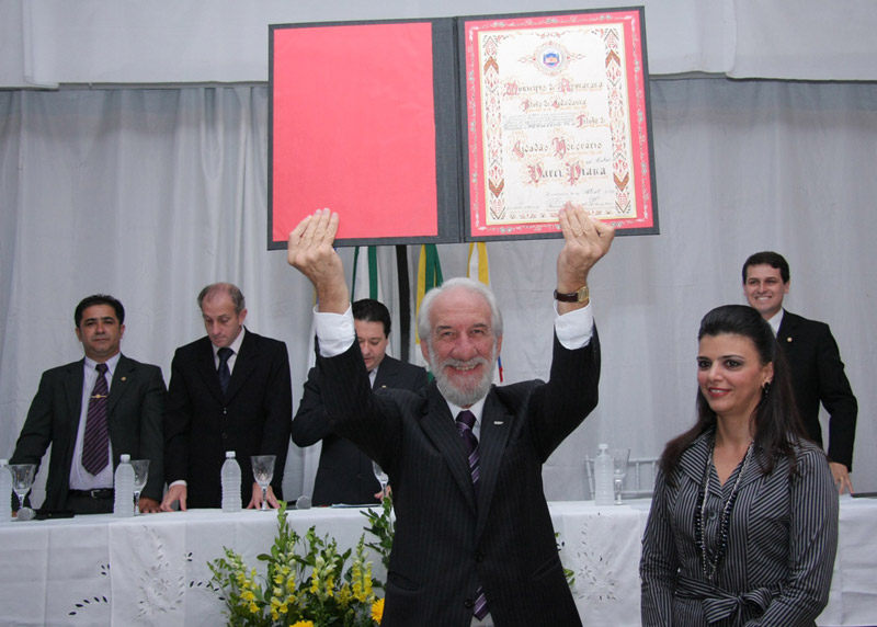 Câmara de Apucarana entrega título de cidadão honorário a Darci Piana