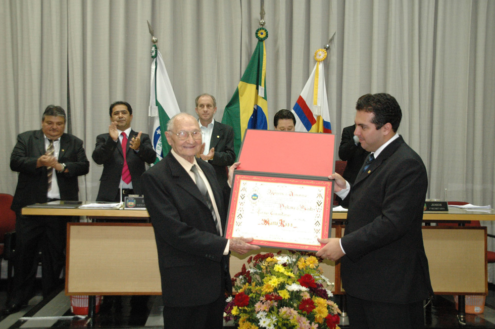 Câmara de Apucarana homenageia Mário Ross