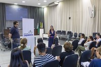 Câmara de Apucarana recebe vereadora de Curitiba e debate destinação do Imposto de Renda