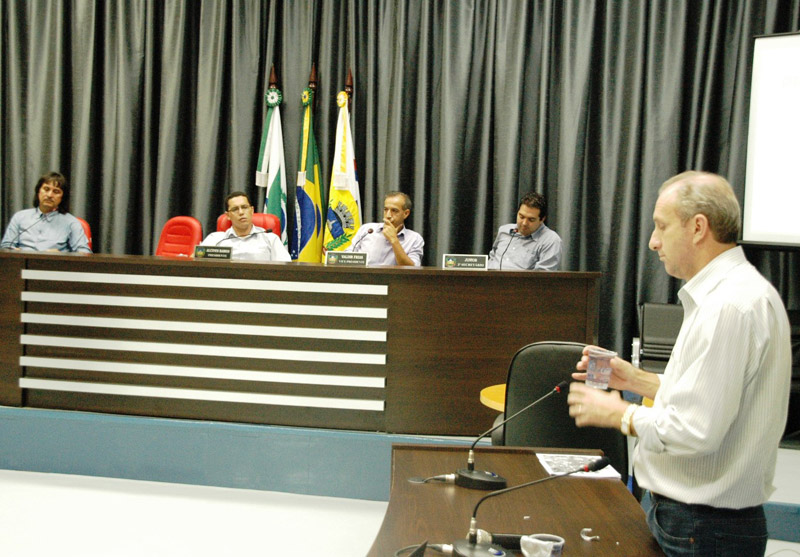 Câmara endurece com João Carlos em audiência pública