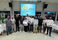 Câmara homenageia Apae de Apucarana durante sessão itinerante