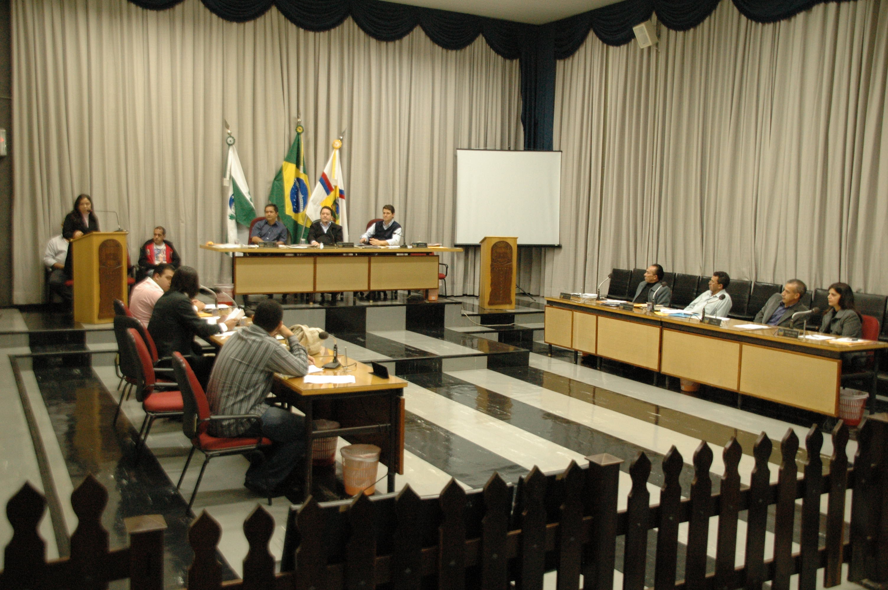 Câmara questiona “inchaço” na Prefeitura de Apucarana