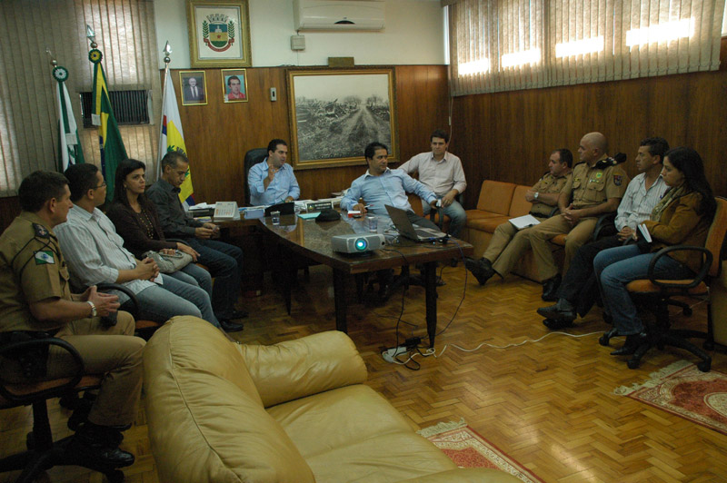 Comando da PM debate segurança com vereadores
