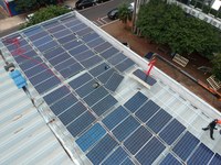 Começa instalação dos painéis para produção da energia solar na Câmara de Apucarana