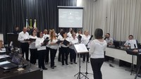 Coral Nossa Senhora de Lourdes se apresenta na Sessão Ordinária da Câmara de Apucarana