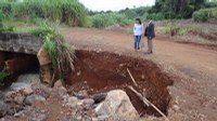Cratera na Estrada do Barreiro mobiliza vereadores de Apucarana