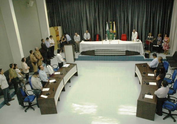 De plenário novo, Câmara de Apucarana retoma sessões