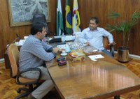 Deco recebe visita de assessor do deputado Adelino Ribeiro