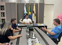 Deputado estadual participa de coletiva na Câmara de Apucarana 