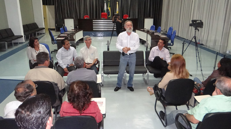 Dr. Rosinha participa de plenária na Câmara de Apucarana