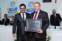 Em Sessão Solene, Sebastião Luiz Fante recebe o Título de Cidadão Honorário de Apucarana