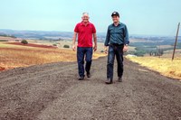 Estrada Rural da Caixa de São Pedro recebe melhorias com resíduo de asfalto