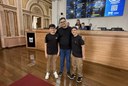 Estudantes vivenciam viagem de estudos a Curitiba como prêmio de gincana da Escola do Legislativo