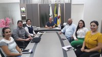 Irmã Geovana Ramos e equipe apresentam novos projetos ao presidente Molina