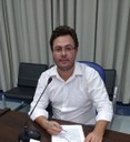 Lucas Leugi protocola lei que proíbe proposição de honrarias no semestre que antecede as eleições municipais