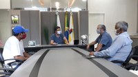 Lucas Leugi recebe motoristas do transporte escolar