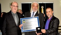 Molina entrega Título de Cidadão Benemérito de Apucarana ao “Alfredão”