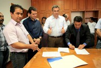 Município e Caixa assinam contrato para o asfalto no “Novo Horizonte”