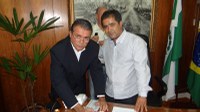 Paulo Farias toma posse na Câmara de Apucarana