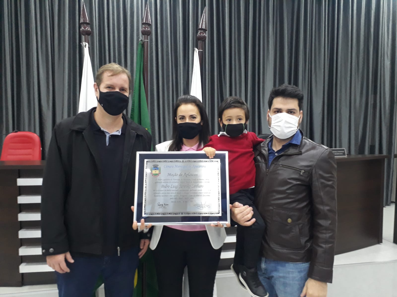 Pedrinho Lenharo recebe Moção de Aplausos da Câmara Municipal de Apucarana