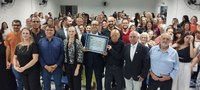 Professor Vladimir Barbosa recebe homenagem da Câmara de Apucarana