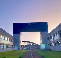 Sessão itinerante da Câmara de Apucarana chega à FAP com entrega de Moção de Aplausos