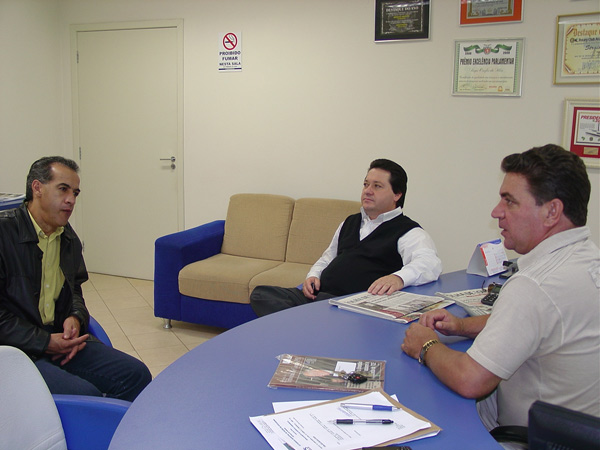 VAL E BERTOLI foram conhecer a estrutura da Câmara de Arapongas