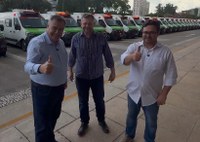 Vereador acompanha entrega de ambulâncias em Curitiba; uma unidade será destinada a Apucarana