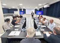 Vereador apresenta modernização de exigências em comércios durante reunião na Acia