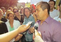 Vereador Deco intermedeia contato entre manifestantes e Beto Richa