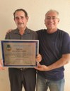 Vereador Poim entrega Diploma de Méritos em Tarefas Comunitárias a Ângelo Tiossi Neto