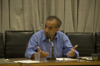 Vereador Val justifica distribuição de material