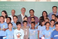 Vereadores acompanham entrega de kit escolar na rede municipal