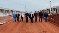Vereadores e Vereadora acompanham prefeito em visita a obras em execução
