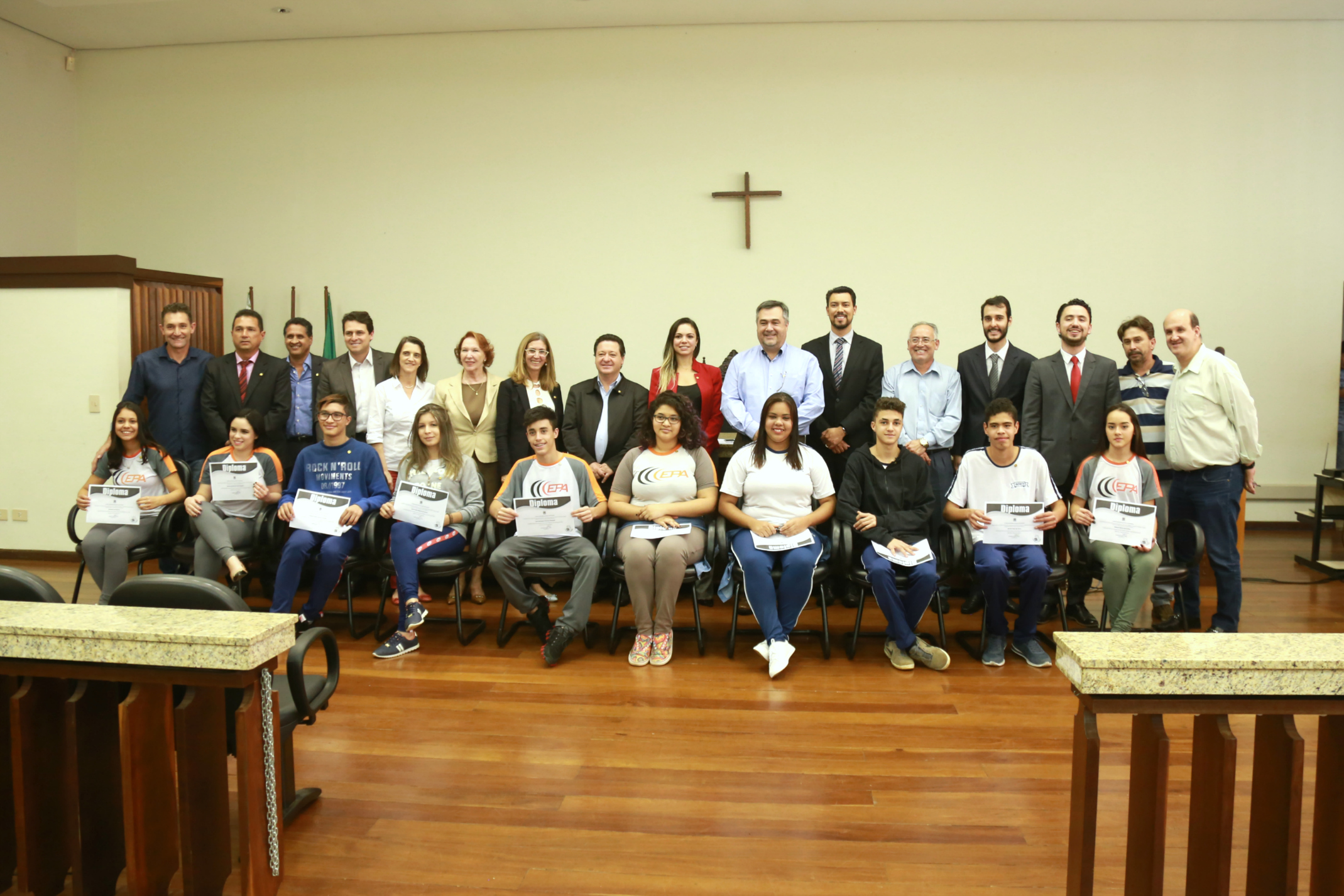 Vereadores eleitos pelo Parlamento Jovem são diplomados em Apucarana