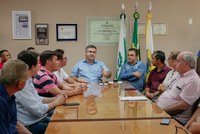 Vereadores participam da assinatura de ordem de serviço para início das obras de recuperação das ruas do Núcleo da Fraternidade e Vila Vitória Régia