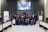 Vereadores por um dia: alunos do Colégio Ágape exploram Câmara de Apucarana