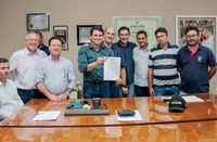 Vereadores receberam o projeto que propõe o “Abono Natalino”