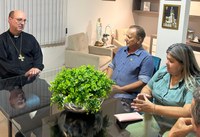 Vereadores se reúnem com bispo para discutir temas sociais